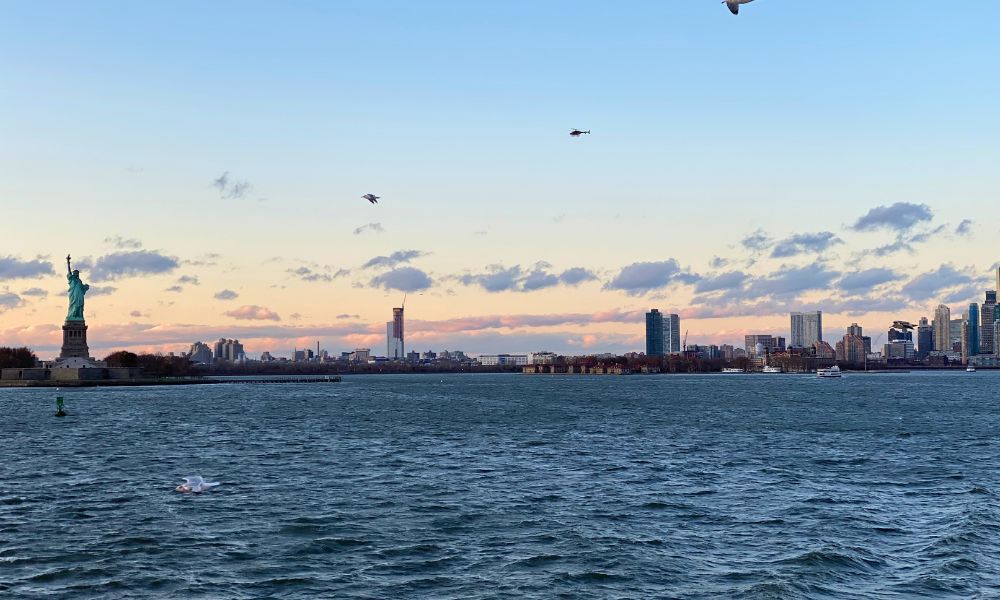 Vista de la estatua de la Libertad desde el Staten Island Ferry.