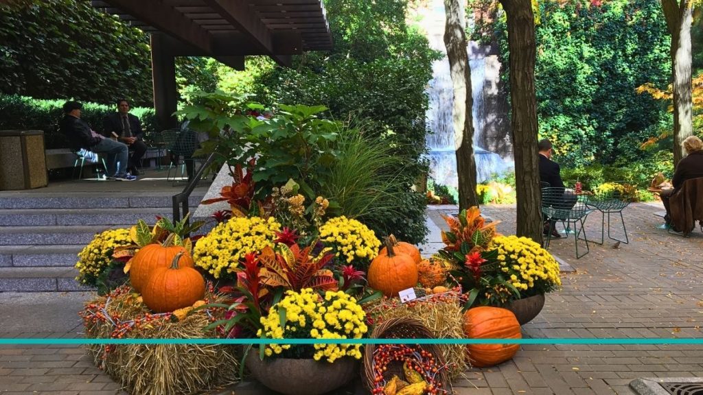 Decoración de Halloween en Greenacre Park, Nueva York.