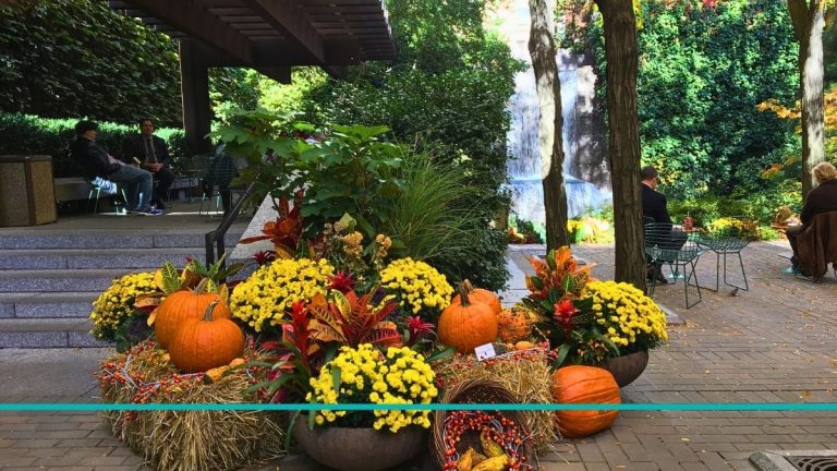 Decoración de Halloween en Greenacre Park, Nueva York.