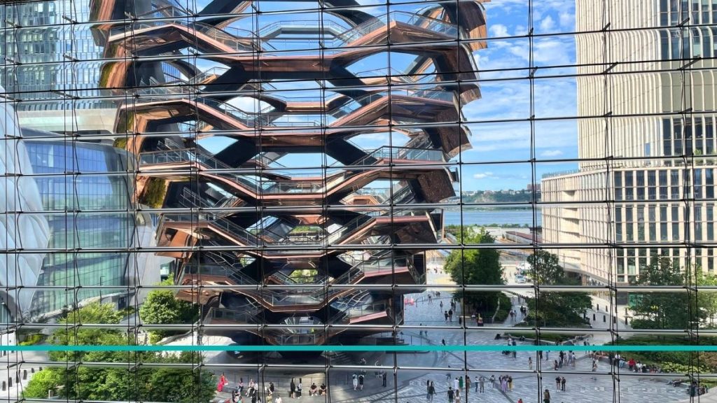 Vista del mirador Vessel desde los Shops de Hudson Yards.